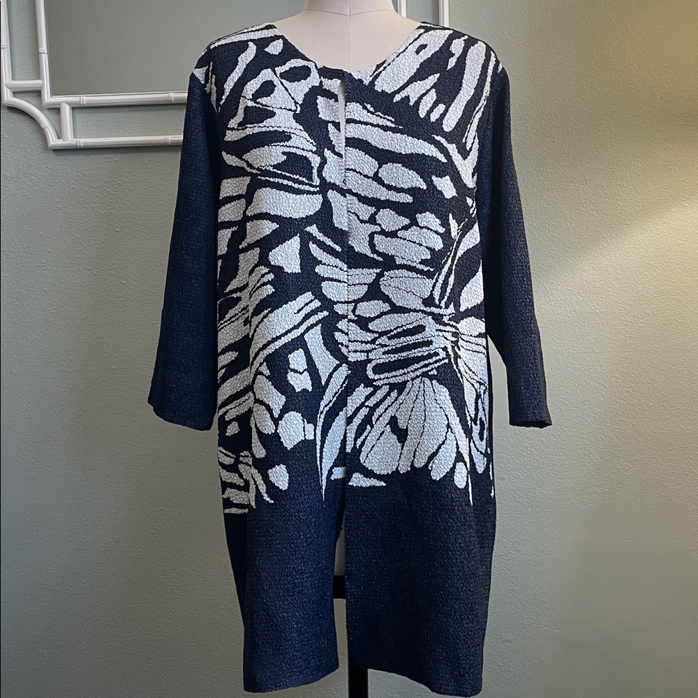 Chico’s Travelers Butterfly Print Jacket Women’s Size XL Crinkle Knit Navy Blue
